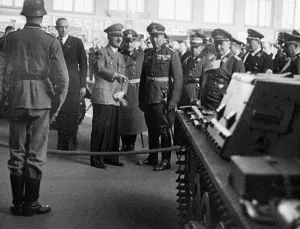 Gring: Adolf Hitler visits a Wehrmacht exhibition 1938