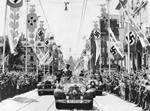 Rs6wnlcgr: Adolf Hitler waving to crowds from his car at
