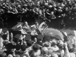 Flanked: Adolf Hitler on the way to the groundbreaking ceremony of th
