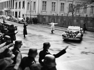 Technic: Adolf Hitler on the way to the IAME 1937