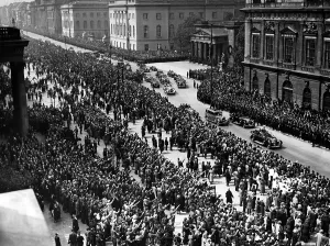 Corso: Adolf Hitler on the way to the Lustagarten, 1937