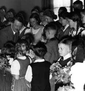 Congratulate: Adolf Hitler with well-wishers