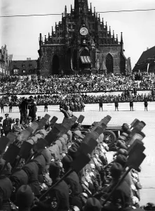 Frick: Adolf Hitler and Wilhelm Frick at the marching-up