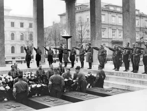 Rosenberg: Adolf Hitler at a wreath-laying ceremony in