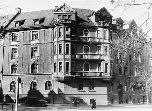 Niece: Adolf Hitler's private apartment, Prinzregentenplatz