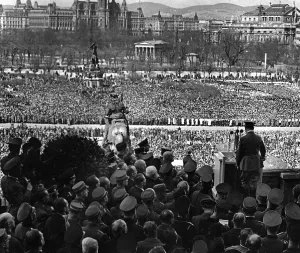 Annexation: Adolf Hitler's speech at Heldenplatz in Vienna, 1938