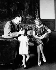 Uschi: Adolph Hitler Eva Braum And Uschi