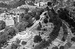 Dales: Aerial view of Harrogate in the 1930s