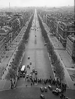Halted: Aerial view of Paris
