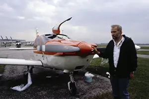 Hailstone: Aeroplane damaged by hail in Munich