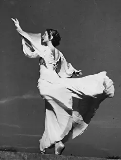 Virginal: AESTHETIC DANCER