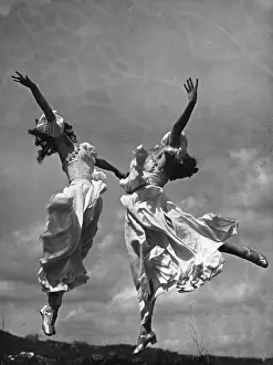 Virginal: AESTHETIC DANCERS