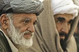 Kandahar: Afghan elders listen to U.S. Soldiers at ?