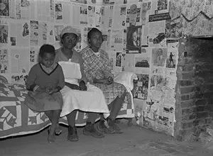 Planta: African American mother with her two daughters ?