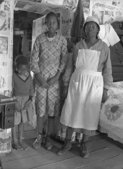 Planta: African American mother with her two daughters ?