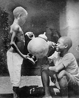 Kivu: African boys are drinking