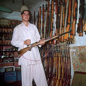 Douglas Dickins: AFRIDI/GUNS/PAKISTAN
