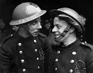 Two AFS firefighters exchange experiences, WW2