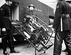 Waterproofs: AFS workers with emergency appliance, WW2