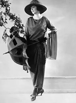 Faille: Afternoon dress of printed faille with hat ?