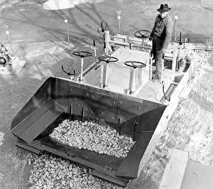 Aggregate: Aggregate laying machine