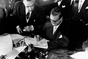 Artajo: Agreement signed between USA and Spain, in Madrid