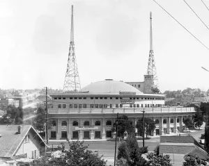 Mcpherson: Aimee Semple McPherson's evangelical meeting ?
