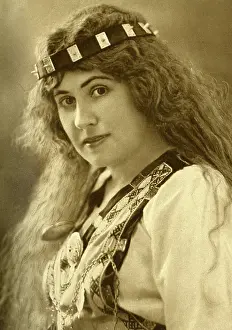 Ackte: Aino Ackte, Finnish operatic soprano, in national costume