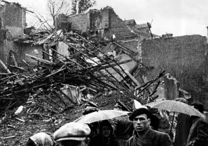 Weinmann: Air attack of the Royal Air Force on Paris, 1942