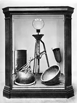 Vacuum: Air pump and the Magdeburg hemispheres