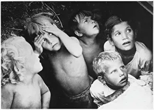 Slit: AIR RAID, CHILDREN IN