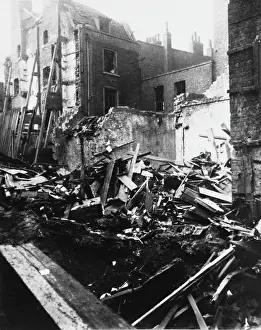Leman: Air Raid damage in London, 1915