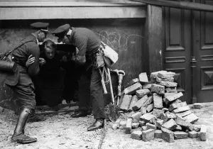 Kreuzberg: Air raid drill in Berlin, 1935