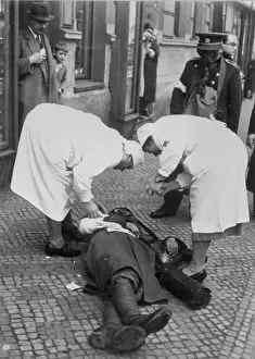 Cviceni: Air raid drill in Prague, 1938