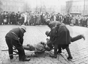 Cviceni: Air raid drill in Prague, 1938