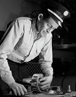 Noise: Air raid siren man, 1952