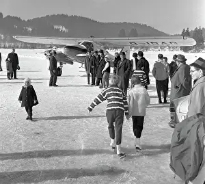 Liftoff: Air traffic on the frozen Titisee