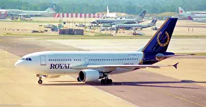Gatwick: Airbus A310-304 C-GRYD