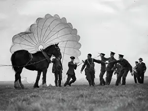 Manston: Aircraft mechanics are taught in parachuting