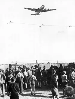 Raisin: Airfield Berlin - raisin bomber