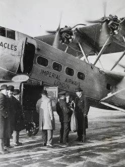 Stewards: An airplane of Imperial Airways with