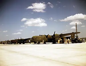Group Of People: Airplanes - cargo - tnaval air base - World War II