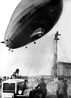 Mooring: The airship LZ 127 Graf Zeppelin