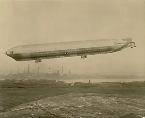 Barrow: Airship R9 returning to landing party