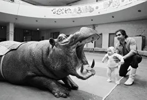 Hippo: Akhundovs circus artists