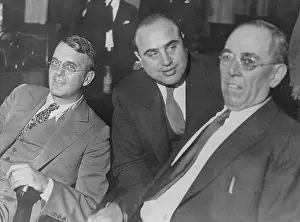 Capone: Al Capone between two lawyers