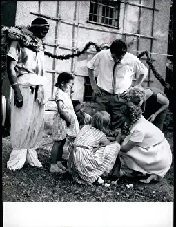 Wildly: Al Hoosman with children in Munich, Germany