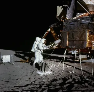 Cask: Alan Bean - astronaut - moon - space exploration
