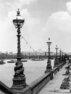 Bazalgette: ALBERT EMBANKMENT LAMPS
