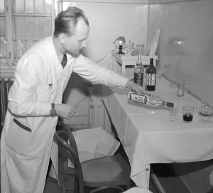 Violently: Alcoholism - cure - treatment - injection